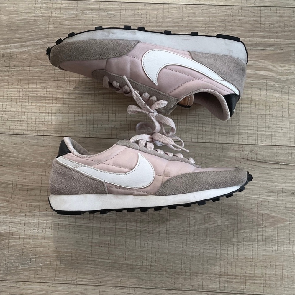 Womens Nike size 5